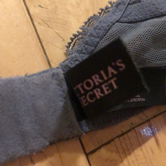 Victoria’s Secret Bra - Picture 4 of 5